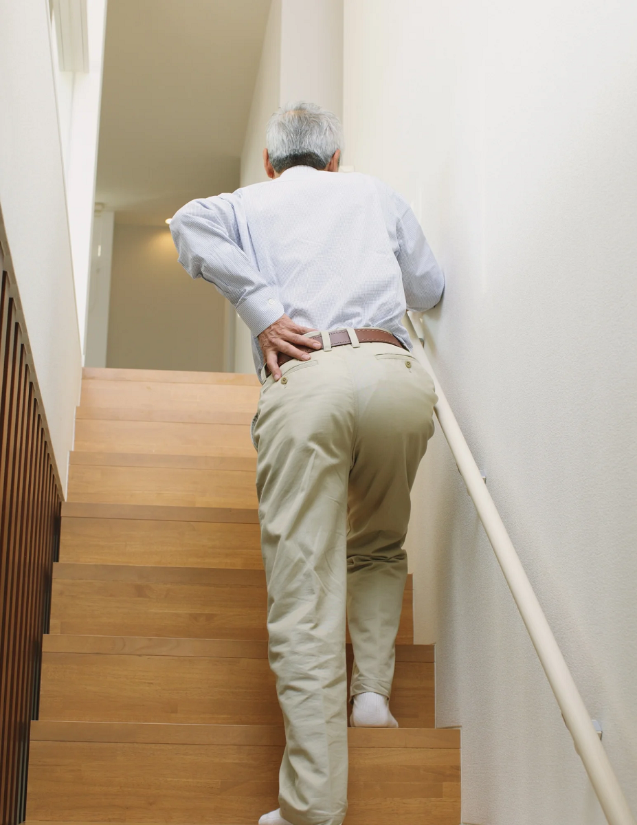 what causes hip pain that radiates down the leg