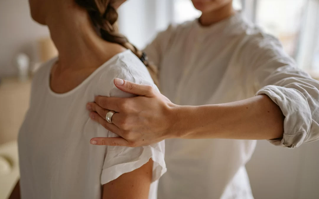 The 4 Stages of Frozen Shoulder: Symptoms, Timeline, and Recovery