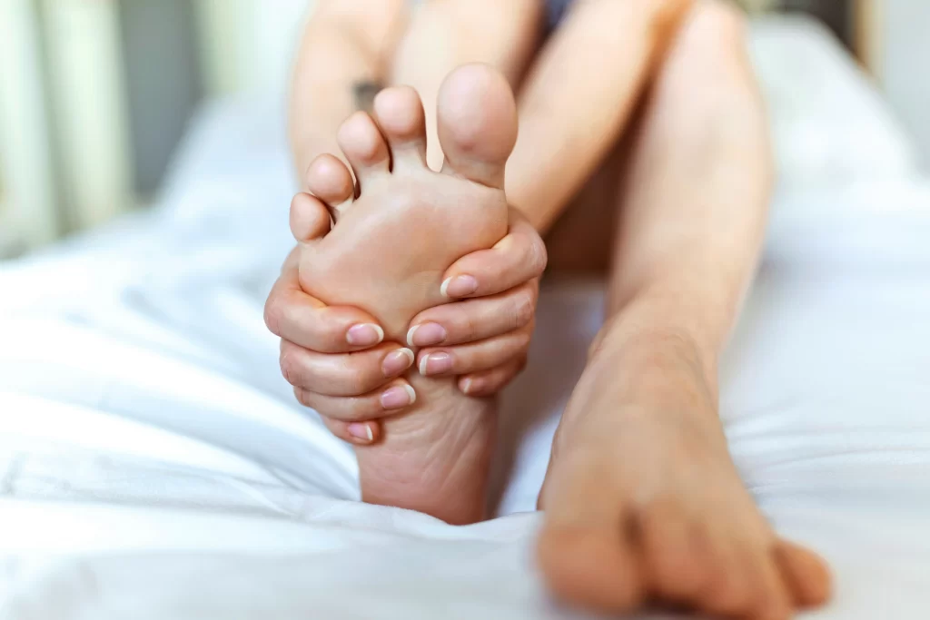 what causes plantar fasciitis to flare up​