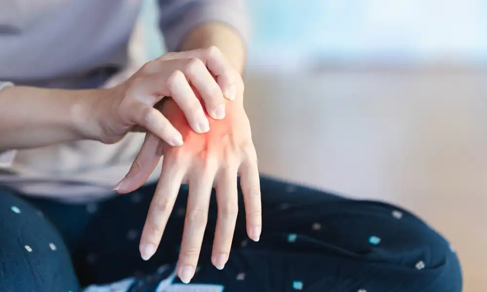 Illustration showing pinched nerve compression and symptoms such as nerve pain and tingling