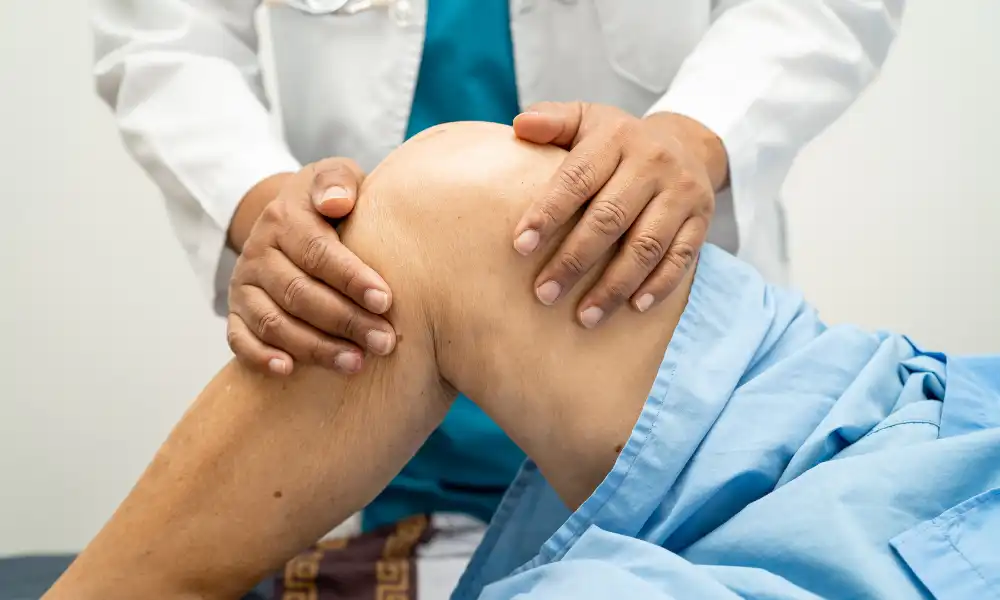 Physical therapist guiding knee strengthening exercises for knee pain treatment